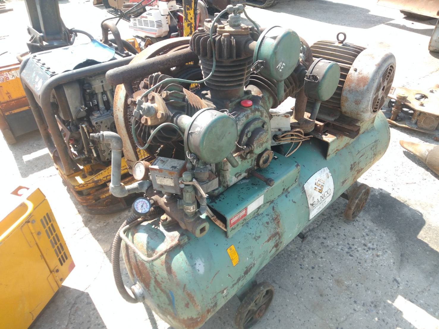 AIR COMPRESSOR WITH MOTOR-0560060 (1)