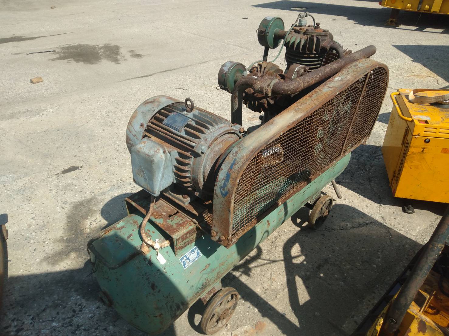 AIR COMPRESSOR WITH MOTOR-0560060 (2)