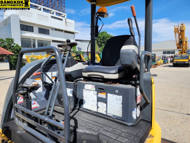 รถขุด KOMATSU PC35MR-2-7525
