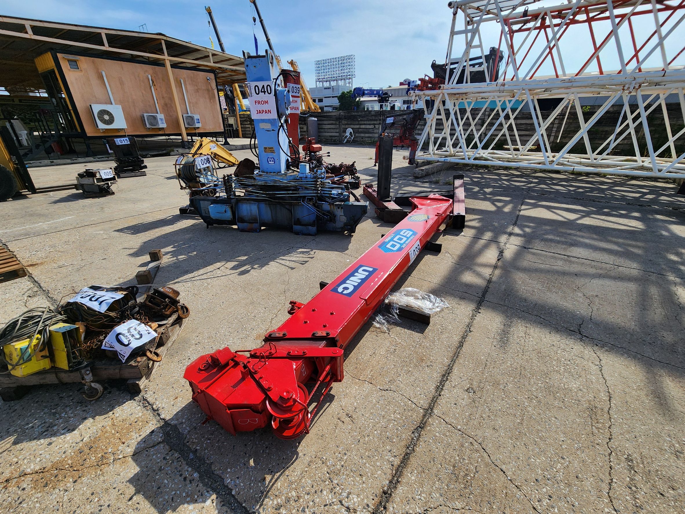 TELESCOPIC TRUCK-MOUNTED CRAN 5 TONS (FROM JAPAN)