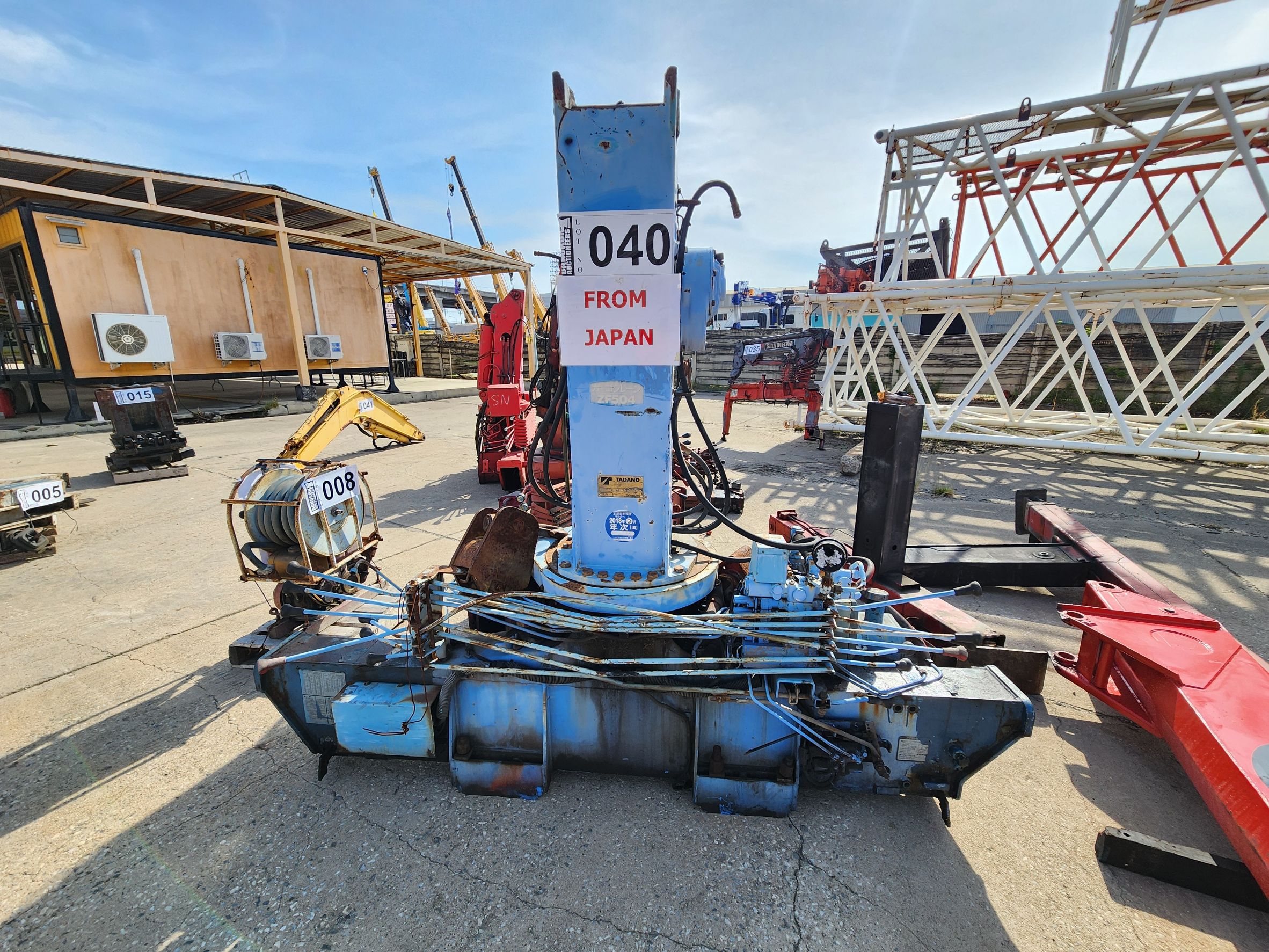 TELESCOPIC TRUCK-MOUNTED CRAN 5 TONS (FROM JAPAN)