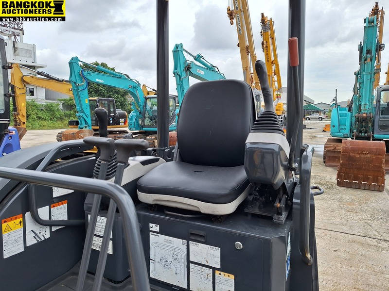 รถขุดเล็ก PC30MR-3-34690